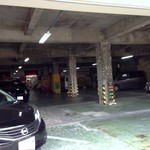 Sugiyama Furutsuten - 裏に駐車場