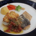 ビストロ ボン・グー・コクブ - メイン料理の太刀魚とカレイのソテーです。