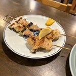 鳥平 - 料理写真:ねぎ間やき・手羽先やき