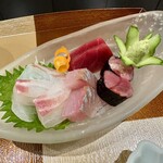 天ぷら・地魚 古山 - ◉ お刺身
　　真鯛、ヒラマサ（シオ）、鮪、大トロ