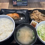 吉野家 - 料理写真:牛金目鯛の煮付け定食(ご飯お代わり自由)
+生野菜サラダ+お代わりご飯+
生玉子+大判豚肩ロース生姜焼き+生玉子
899円+162円+無料+118円+600円
