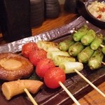 神鶏 - 野菜5串盛り（しいたけ、トマト、ネギ、オクラ、ししとう）