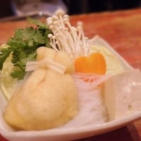 銀座しゃぶ通 - 自然野菜７点盛合せ（巾着もち、豆腐、えのき、人参、青菜、白菜、春雨）