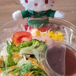 セブンイレブン - 料理写真:くずして食べるパリパリ麺のサラダ429円