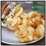 BROOKLYN RIBBON FRIES - チーズバーガーセット。
                        リボンフライとジンジャーエールのお店。
                        肝心のリボンフライがイマイチ。
                        雰囲気は最高。
                        オーダーしてからかなり待つなー