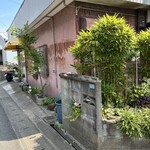 万吉食堂 - 店の隣りが、