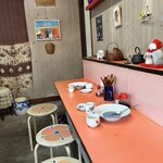 万吉食堂 - カウンター席は4席｡