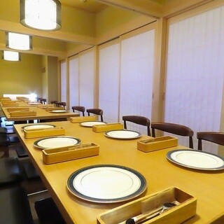 ご利用人数に合わせてお席を柔軟にレイアウトし、貸切でのご案内も承っております。