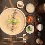韓国スープ定食 ピニョ食堂 - 