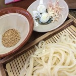 山都 - 薬味はゴマ、みょうが、ねぎ。