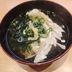 우와지와 맛집 스시(초밥) 스시에몬 미나모아 히로시마점 - 漁師汁。結構大きい