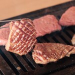 焼肉酒場 ともさんかく - 料理写真: