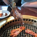 焼肉 ぐろーばる - ちょうどいい焼き加減で食べま～す。