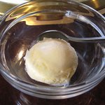 焼肉 ぐろーばる - ランチセットにはデザートのアイスもついてくる。