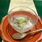 ハマグリとジュンサイ昆布ジュレかけ