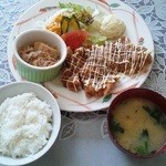 Mompetto Kuwa - 本日のランチ700円（チキン南蛮のはずなんだけど）