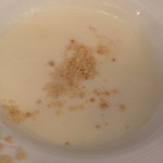 il tram - 新玉葱とアーモンドのズッパ；アーモンドを加えて