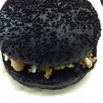 ゴントラン シェリエ - イカスミバンズサンド ツナと白インゲン豆（400円）