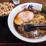 麺屋八代 - こくまろセット「こくまろ醤油らーめん＋豚丼醤油小950円」無料麺増、どちらもネギ抜き