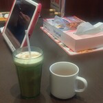 快活CLUB - アイスカフェラテにソフトクリームをのせて
　　　　ホットコーヒー　