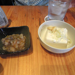 十勝亭 - 【2015年5月】たこわさび290円と冷奴190円