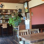 酒麺房 さの屋 - なかなか落ち着く明るい店内