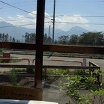 酒麺房 さの屋 - 店内からの南アルプス連峰（鳳凰山～甲斐駒）