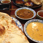 印度料理シタール - バターチキンとチキンカレー。