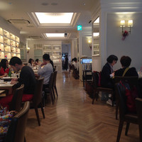 アニヴェルセル カフェ - 店内