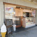 梅香堂 - 今熊野商店街の一角にあります☆