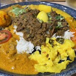 SPICECURRY KERAKU - フィッシュカレー、牛タンとレモンカレー、卵のアチャールを追加