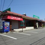 Indo Karaage - 外観　カレー屋さんから店員さんが出てきて応対。