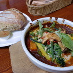 季節の野菜を使った煮込みハンバーグ パン