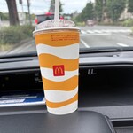 マクドナルド - ドリンク写真:この日は暑い日だったんで自宅に帰る前に此方で冷たいシェイクをお持ち帰りしてみました。 お持ち帰りしたのはマックシェイクのストロベリー。