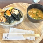 おむすび和 - 卵黄おむすび＆肉そぼろクリームチーズおむすびの豚汁からあげセット
