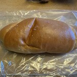 パン工場 - 料理写真:塩パン140円。 あっさり塩味のモチモチパンです。