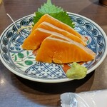 逢 サーモン料理専門刺身店 - 笑わせてもらった礼のサーモンの刺身