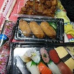 小僧寿し　 - 寿司セット、いなり、からあげ、手巻き二本