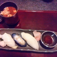 花咲 錦店 - 鯛のみそ汁と漬物のお寿司