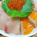 逢 サーモン料理専門刺身店 - 海鮮丼 1,180円