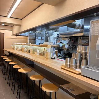 忙しい日常に嬉しい、気軽に楽しめる立ち食いうどん店
