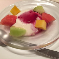 シェフス - 杏仁豆腐。極めて普通のお味ゆえ、
                  もう一工夫あってもいいかも。