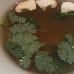 ガストロノミー ジョエル・ロブション - 小柱としいたけのスープ コリアンダー風味