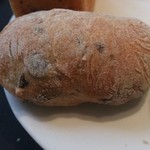 ガストロノミー ジョエル・ロブション - 黒オリーブのパン