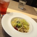 ナチュラルダイエットレストラン NODO - しらすとキャベツのペペロンチーノ（252. 1kcal、糖質 33. 2g）、野いちご酢（コラーゲン＋ヒアルロン酸入り、36kcal）