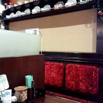 珈琲茶館 麦藁帽子 - 椅子もレトロイイ感じ♪