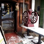 珈琲茶館 麦藁帽子 - 入口 既にレトロイイ感じ♪