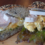 ラミ - ゴマパンに自家製ツナとウフマヨをチョイス