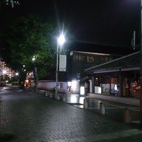 西洋懐石アンシャンテ - 阪急伊丹駅、JR伊丹駅からも徒歩3分ほどのところ。
                “伊丹郷町酒蔵通り”にお店はあります。
                
                