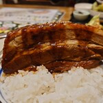 Big Ben - 角煮アップ  柔らかいのでナイフフォーク使わなくてもご飯の上で箸で切れる